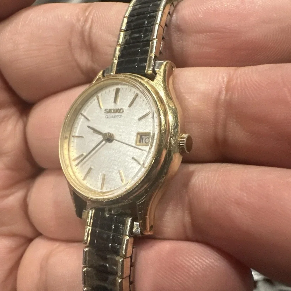 Working Vintage Seiko 24MM Womens Watch Quartz Gold‎ Tone Date Fit 6.5mm Rare